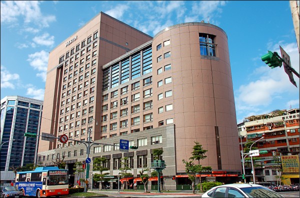 案例十六、六福皇宮(標題圖檔)